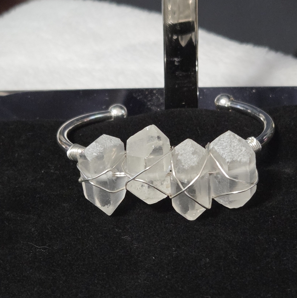 Kinsley Armelle Devi Collection Silver Pepper Bracelet! NEW- Retail $65.00